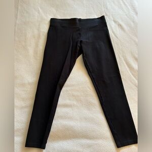 Ann Taylor black capri leggings.  Size medium.